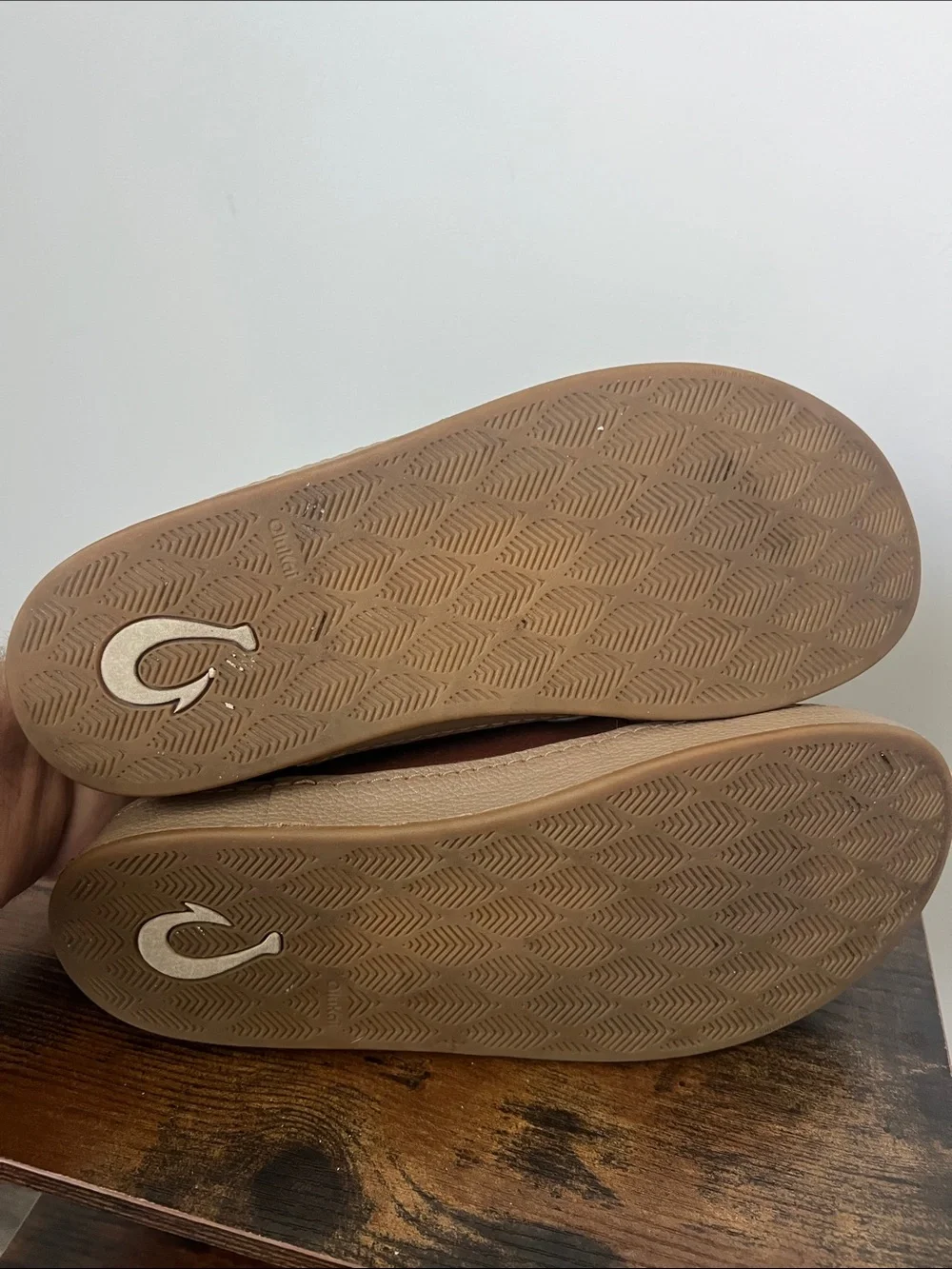 OluKai premium leather mule slip-ons toffee brown Kuʻu Leather Mule size mens 9